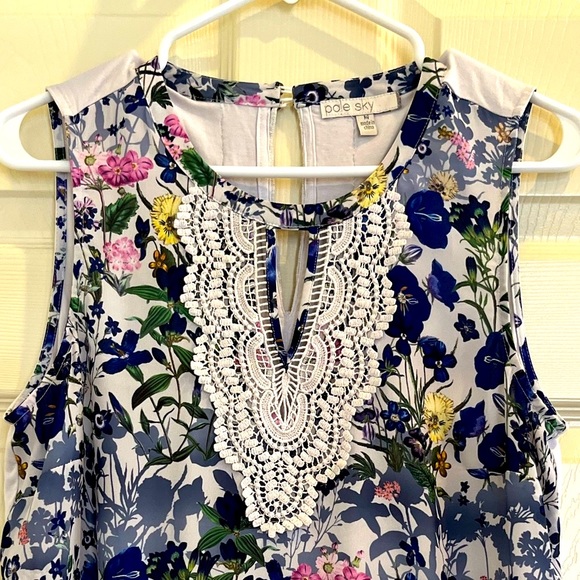 PALE SKY floral crochet top - Picture 2 of 7